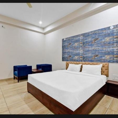 Hotel Amrapali Inn ชัยปุระ ภายนอก รูปภาพ